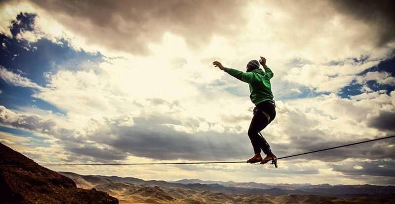 عکس ، بند بازی دختران ایرانی روی آسمان